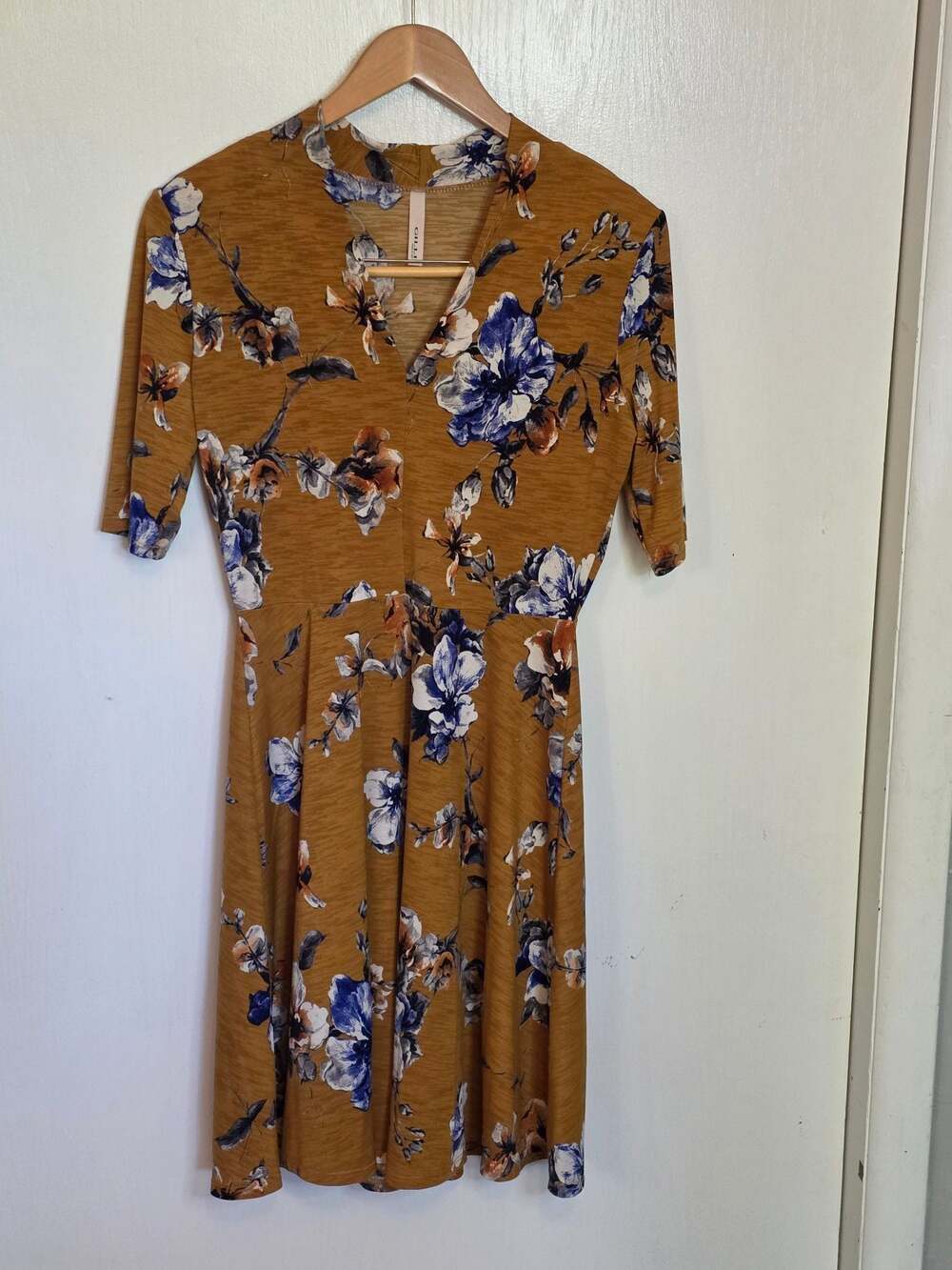 Gilli Mustard Yellow Floral V-Neck A-Line Midi Dress